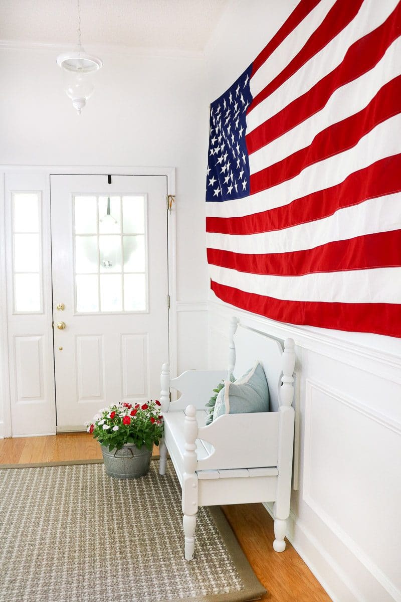 American flag decoration ideas in the entryway