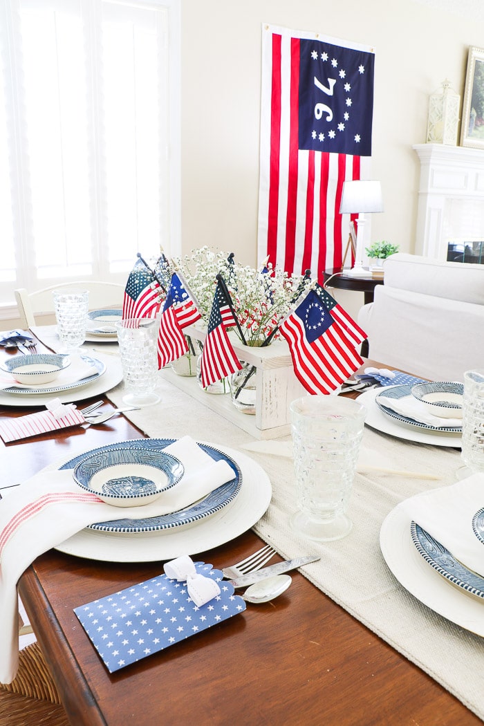 American flag decoration ideas on your dining table