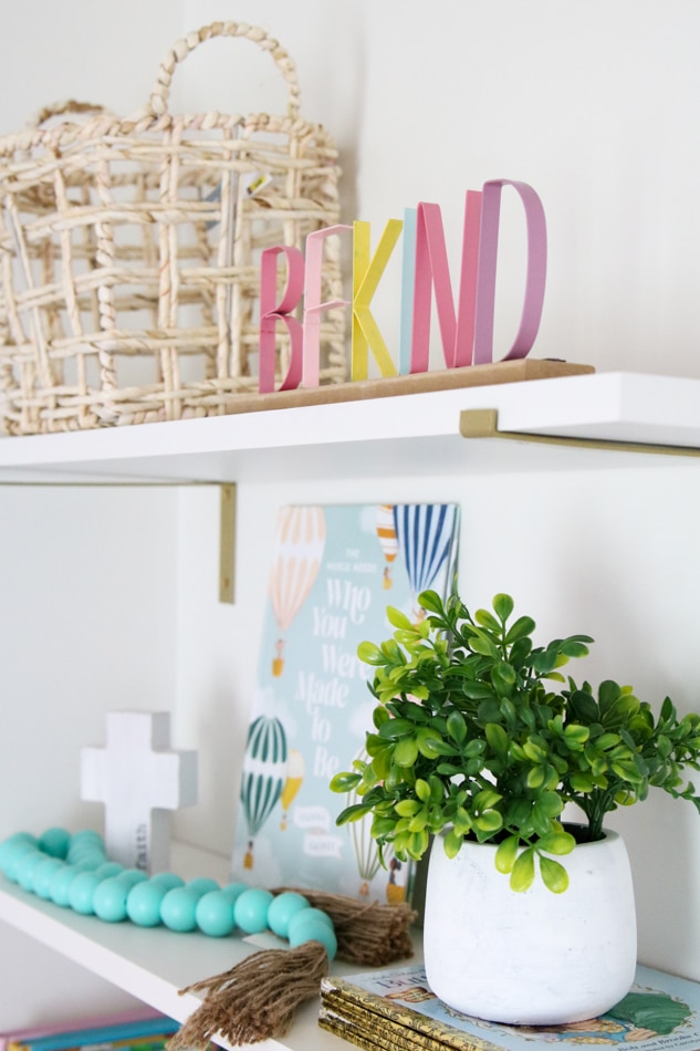 Shelf with decorations in a kids bedroom