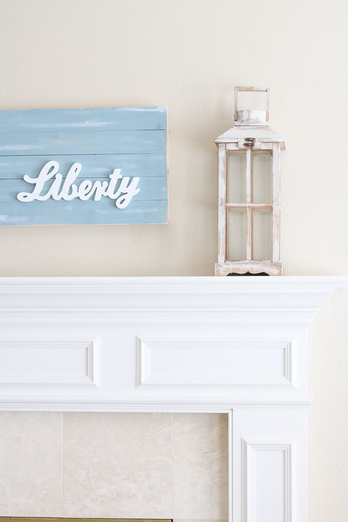 How to make farmhouse signs like this blue shiplap patriotic sign.  Patriotic wood sign