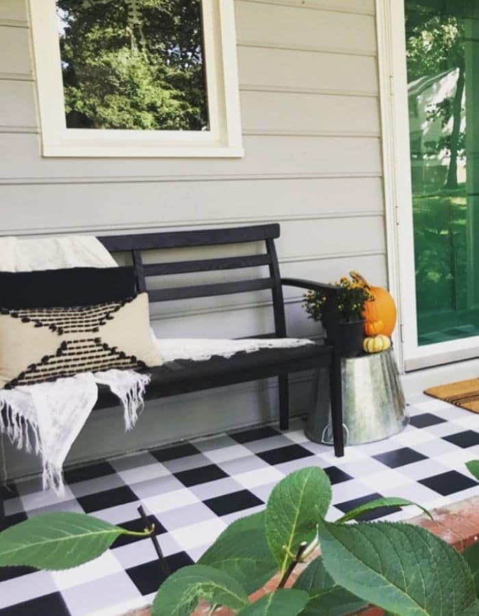 Painted gingham pattern on a concrete porch by House Wife Home Show
